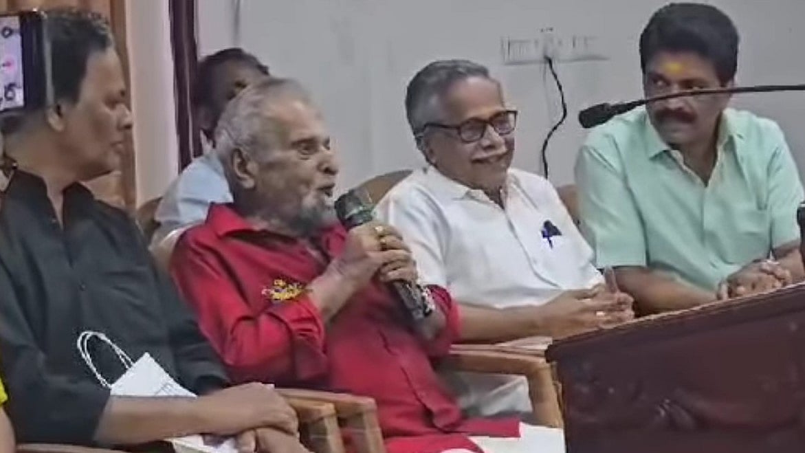 ഗുരുവായൂരമ്പലം ശ്രീ വൈകുണ്ഠം...; അവസാന പൊതുപരിപാടി ഗുരുവായൂരില്‍; ഏറ്റുപാടി ഭക്തര്‍ 