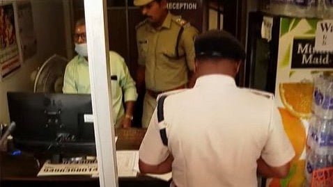 യുവതിയെ കഴുത്തറുത്ത്  കൊലപ്പെടുത്തി യുവാവ് ജീവനൊടുക്കി, ലോഡ്ജ് മുറിയിൽ മൃതദേഹങ്ങൾ, അന്വേഷണം
