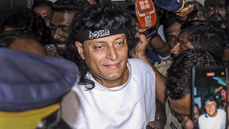 നിയമത്തിനും മുകളിലാണെന്ന് കരുതുന്നുണ്ടോ?, വേണ്ടി വന്നാല്‍ ജാമ്യം റദ്ദാക്കും, അറസ്റ്റ് ചെയ്യാന്‍ ഉത്തരവിടാനും അറിയാം; ബോബി ചെമ്മണൂരിന് ഹൈക്കോടതിയുടെ മുന്നറിയിപ്പ്