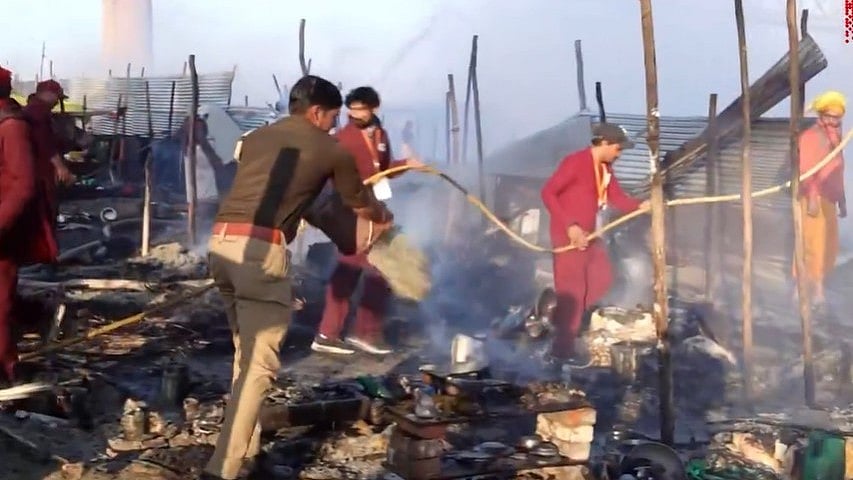 മഹാകുംഭമേള വേദിയില്‍ ഗ്യാസ് സിലിണ്ടര്‍ പൊട്ടിത്തെറിച്ചു; നിരവധി ടെന്റുകള്‍ കത്തി നശിച്ചു-വിഡിയോ