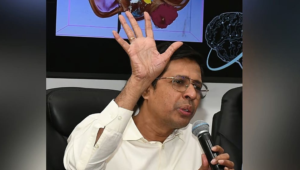 'ഗോമൂത്രം കുടിച്ചാല്‍ എത്ര കടുത്ത പനിയും മാറും'; ഐഐടി ഡയറക്ടറുടെ പരാമര്‍ശം വിവാദത്തില്‍- വിഡിയോ