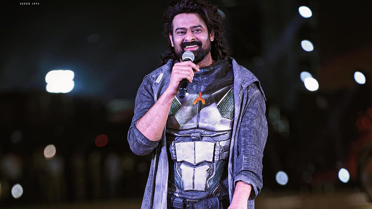 'ബി​ഗ് സർപ്രൈസ്! ഇതുവരെ കാണാത്ത ദൃശ്യവിസ്മയം ആയിരിക്കും ഫൗജി'; പ്രഭാസ് ചിത്രത്തെക്കുറിച്ച് സംവിധായകൻ