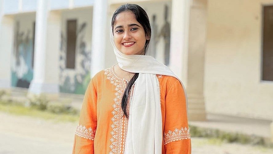 'വിധികര്‍ത്താവിനെ എസ്എഫ്‌ഐക്കാര്‍ തടഞ്ഞുവച്ചു, ബാത്ത്‌റൂമില്‍ പോകാന്‍ നാപ്കിന്‍ കാണിക്കേണ്ടി വന്നു'