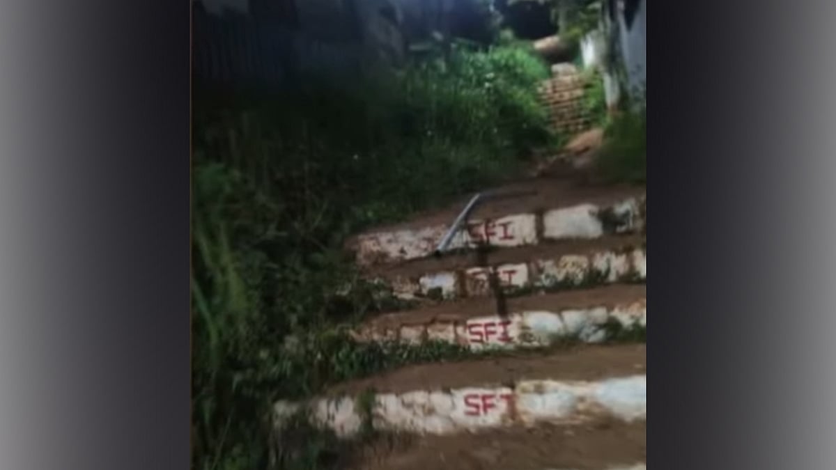 കെഎസ്‌യു-എസ്എഫ്ഐ സംഘർഷം തലസ്ഥാനത്തേക്കും; മാർ ഇവാനിയോസ് കോളജിൽ കെഎസ്‍യു കൊടിമരം തകർത്തതായി പരാതി