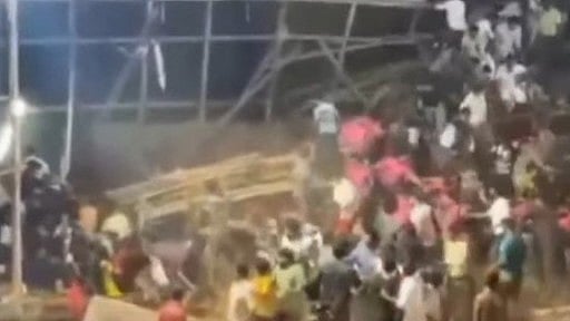 പാലക്കാട് സെവന്‍സ് മത്സരത്തിനിടെ ഗ്യാലറി തകര്‍ന്നു വീണു, 70 പേര്‍ക്ക് പരിക്ക്, രണ്ട് പേരുടെ നിലഗുരുതരം