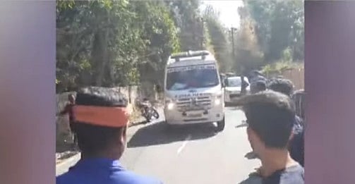 ബസ് കാത്തുനിന്ന തൊഴിലാളികള്‍ക്കിടയിലേക്ക് കാര്‍ പാഞ്ഞു കയറി; 10 പേര്‍ക്ക് പരിക്ക്