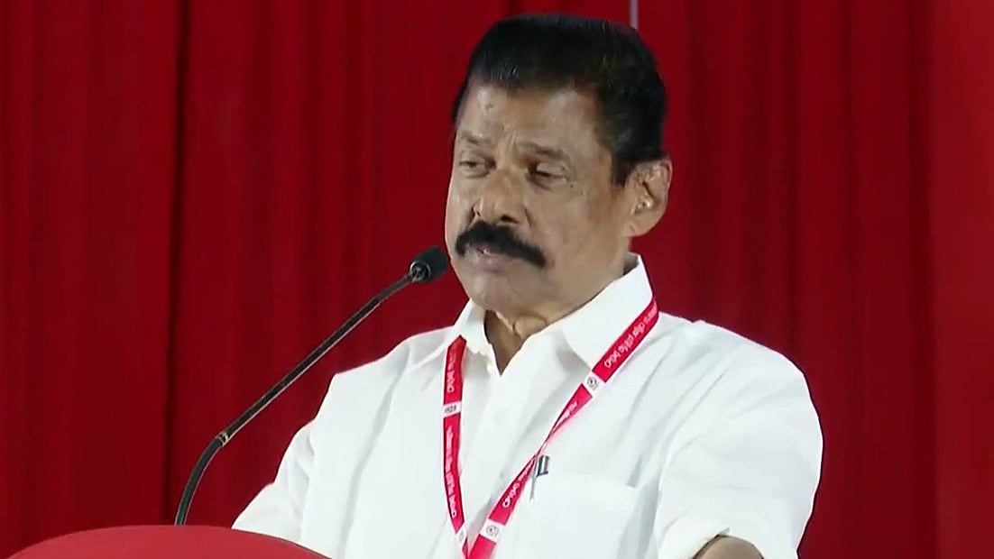 'ഇപ്പോഴും പഴയ വല്യേട്ടന്‍ മനോഭാവം'; ഡല്‍ഹിയില്‍ ബിജെപിക്ക് അധികാരം തളികയില്‍ വെച്ചു നല്‍കിയത് കോണ്‍ഗ്രസ്: എം വി ഗോവിന്ദന്‍