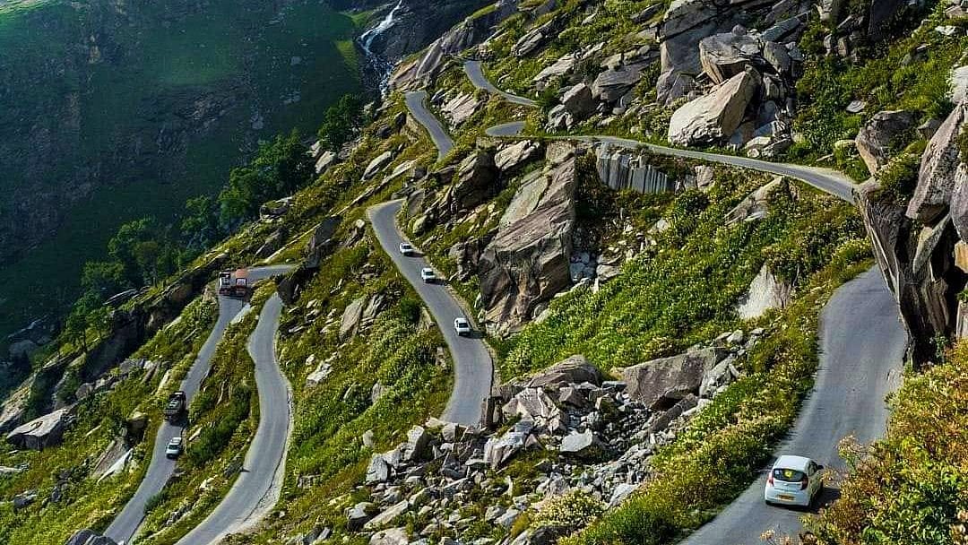 കാണാന്‍ അതിമനോഹരം, പക്ഷേ..! ഇന്ത്യയിലെ അപകടം നിറഞ്ഞ റോഡുകള്‍ ഏതൊക്കെയെന്നറിയാം 