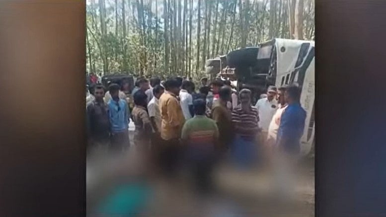 മൂന്നാറില്‍ ബസ് മറിഞ്ഞു;  മൂന്ന് വിനോദസഞ്ചാരികള്‍ മരിച്ചു