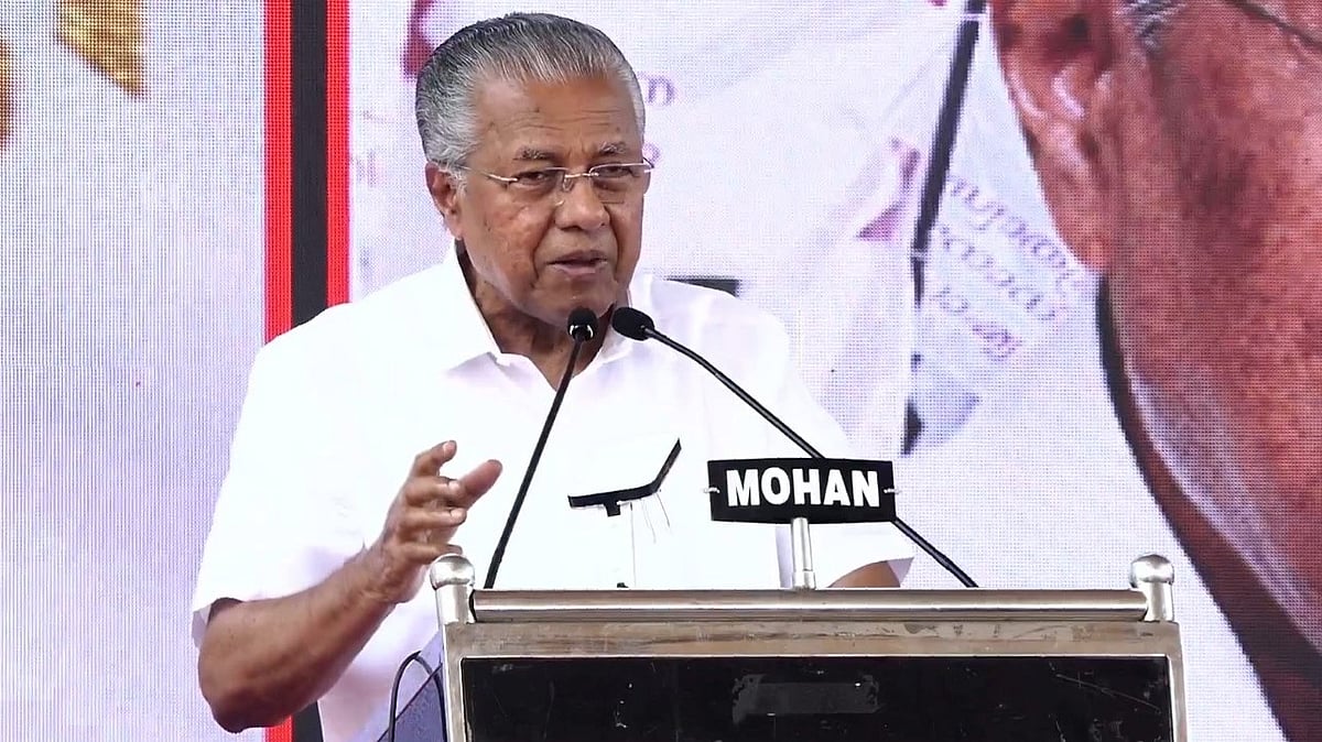 സംസ്ഥാന തെരഞ്ഞെടുപ്പ് കമ്മീഷണര്‍ നിയമനം അട്ടിമറിച്ചു; നിയമന ഉത്തരവിനയച്ച ഫയല്‍ മാറ്റിവച്ചു; ഗവര്‍ണര്‍ക്കെതിരെ പിണറായി