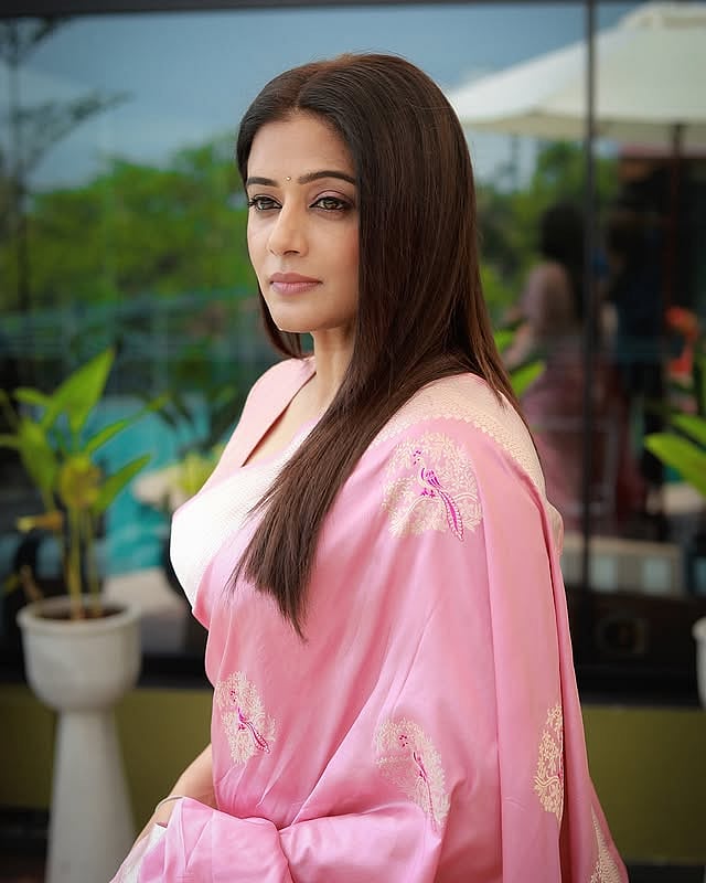 ത്രില്ലടിച്ച് കാണാം പ്രിയ മണിയുടെ ഈ ത്രില്ലർ ചിത്രങ്ങൾ