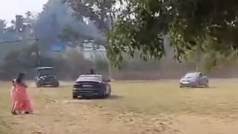 പൊടി പാറ്റി തലങ്ങും വിലങ്ങും പാഞ്ഞ് കാറുകൾ; രണ്ട് വണ്ടികൾ കൂട്ടിയിടിച്ചു; സ്കൂൾ ഗ്രൗണ്ടിൽ വിദ്യാർഥികളുടെ അഭ്യാസ പ്രകടനം