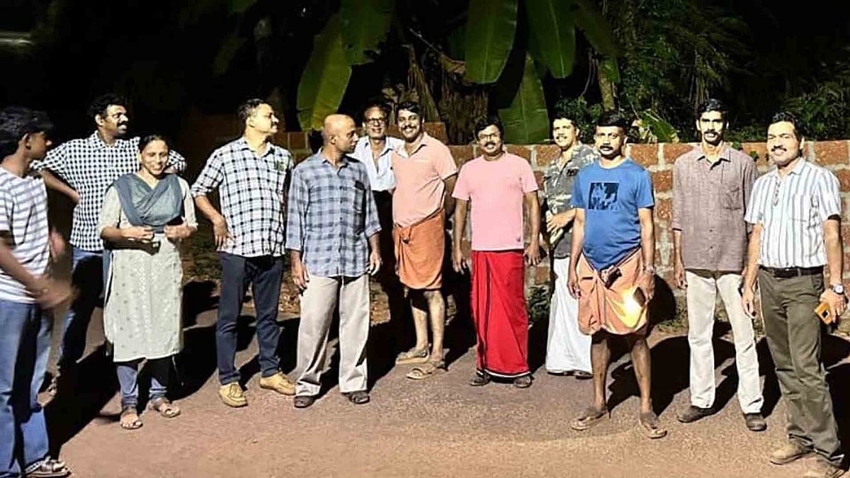 നാടിനായി ഒരു കളിക്കളം, പണപ്പയറ്റില്‍ 'സ്‌നേഹ സദ്യ'; കൂട്ടായ്മയുടെ തായംപൊയ്യില്‍ മോഡല്‍