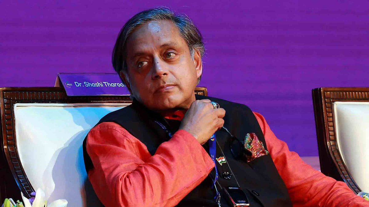 സംസ്ഥാനത്തെ കോണ്‍ഗ്രസ് നേതാക്കളെ ഡല്‍ഹിക്ക് വിളിപ്പിച്ച് ഹൈക്കമാന്‍ഡ്; നടപടി തരൂരിന്റെ ലേഖന വിവാദത്തിന് പിന്നാലെ