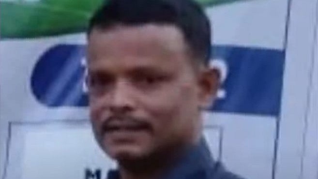ബസ് സ്റ്റോപ്പില്‍ നിന്ന് ആളെ കയറ്റി; ബസ് കുറുകെയിട്ട് കണ്ടക്ടറുടെ മര്‍ദനം; പരിക്കേറ്റ ഓട്ടോ ഡ്രൈവര്‍ മരിച്ചു