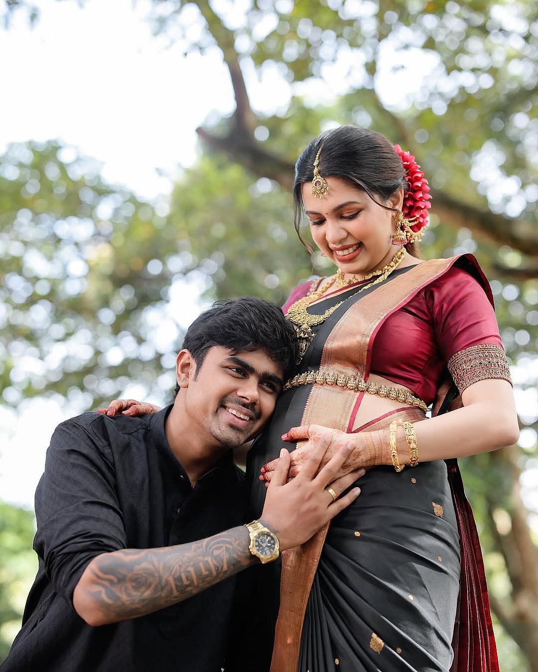 'ഈ ചടങ്ങിന് കറുത്ത സാരിയാണ്'
