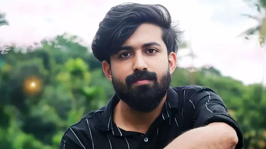 ഇരിട്ടിയിൽ കാറുകൾ തമ്മിൽ കൂട്ടിയിടിച്ചു; മാപ്പിളപ്പാട്ട് ഗായകൻ ഫൈജാസ് ഉളിയിൽ മരിച്ചു