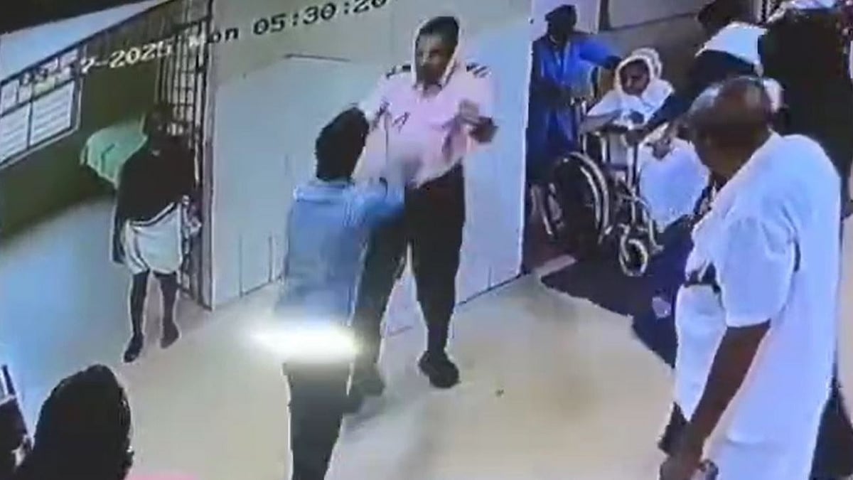 പാസില്ലാതെ അകത്തു കടക്കുന്നതു തടഞ്ഞു; കണ്ണൂരില്‍ ആശുപത്രി സെക്യൂരിറ്റി ജീവനക്കാരനു മര്‍ദനം, വിഡിയോ  