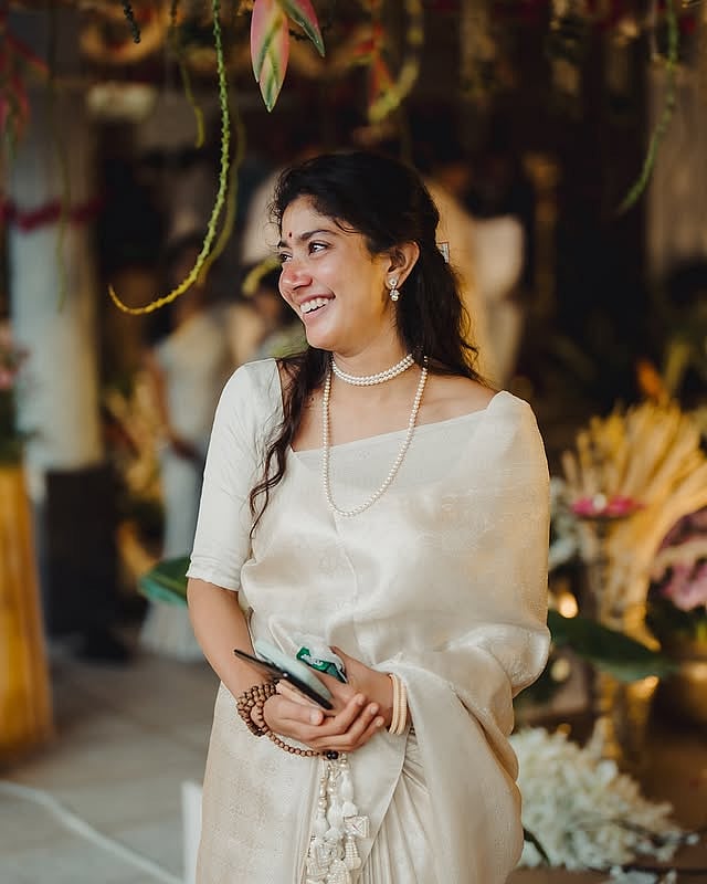കുട്ടിക്കാലം മുതലേ സായ് ഭക്ത; സായ് പല്ലവിയുടെ പേരിന് പിന്നിൽ 