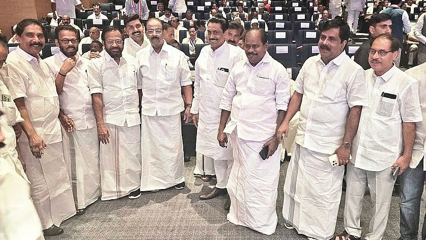 ഹൈക്കമാന്‍ഡ് ഡിസിസി ബന്ധം ഇനി നേരിട്ട്; നേതാക്കളുടെ വ്യക്തി താത്പര്യങ്ങള്‍ക്ക് വഴങ്ങരുതെന്ന് നിര്‍ദേശം 