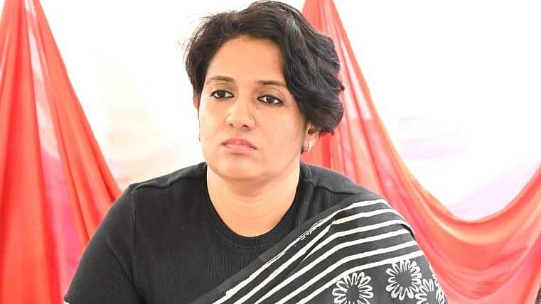 Ratheena Divorce: 'ആഹ്ലാദിപ്പിൻ ആനന്ദിപ്പിൻ, ഞാൻ സിംഗിൾ മദർ ആണ്'; വിവാഹമോചിതയാണെന്ന് വെളിപ്പെടുത്തി പുഴു സംവിധായിക