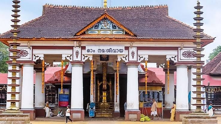 Vaikom vadakku purathu pattu: വൈക്കം ക്ഷേത്രത്തില്‍ കൊടുങ്ങല്ലൂരമ്മയ്ക്ക് സ്തുതി, എന്താണ് വടക്കുപുറത്തു പാട്ട്?; അറിയാം 12 വര്‍ഷത്തിലൊരിക്കല്‍ നടക്കുന്ന ചടങ്ങിന്റെ ഐതീഹ്യം