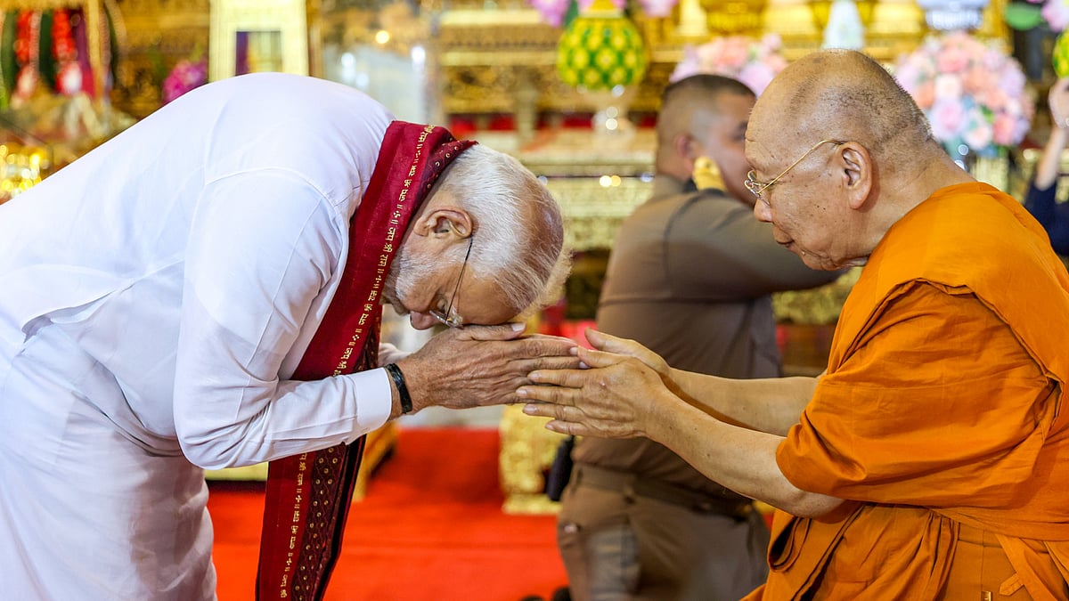 Narendra Modi | ബാങ്കോക്കിലെ ബുദ്ധ ക്ഷേത്രം സന്ദർശിച്ച് പ്രധാനമന്ത്രി നരേന്ദ്ര മോദി