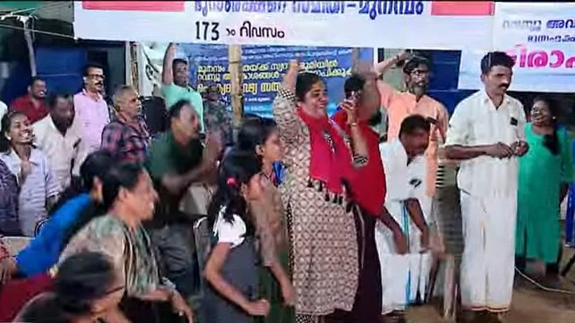 Waqf Bill : മുനമ്പത്ത് ആഹ്ലാദ പ്രകടനം; പടക്കം പൊട്ടിച്ചും ജയ് വിളിച്ചും സമരസമിതി
