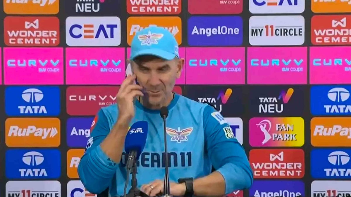 IPL:'അമ്മേ, സമയം രാത്രി 12:08 ആയി';  വാര്‍ത്താസമ്മേളനത്തിനിടെ പൊട്ടിച്ചിരിപ്പിച്ച് ജസ്റ്റിന്‍ ലാംഗറുടെ കുസൃതി -  വിഡിയോ