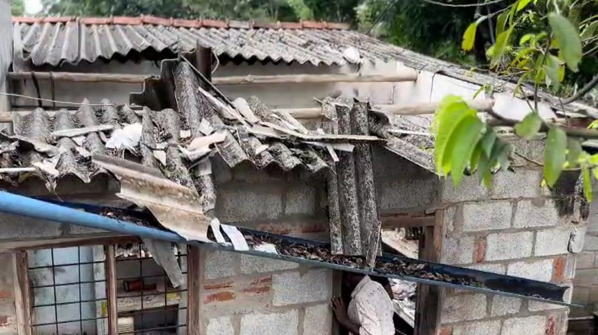 Lightning Strike: ഇടുക്കിയില്‍ ശക്തമായ ഇടിമിന്നല്‍; വീട് തകര്‍ന്നു,  തൊഴിലുറപ്പ് ജോലിക്കിടെ 7 സ്ത്രീകള്‍ക്ക് പരിക്ക്, വിഡിയോ