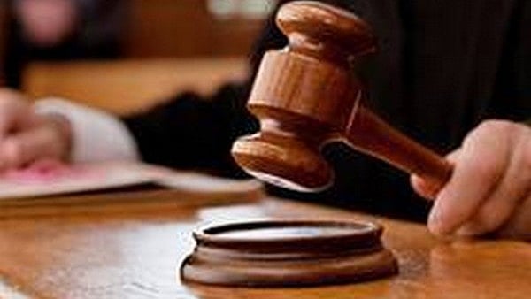 consumer court: പെട്രോള്‍ പമ്പിലെ ശൗചാലയം തുറന്നു കൊടുക്കാന്‍ വൈകി; ഉടമയ്ക്ക്  1,65000 രൂപ പിഴ