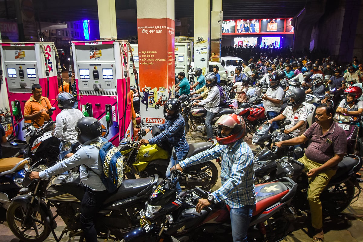 Fuel tax: പെട്രോള്‍, ഡീസല്‍ വിലയുടെ 60 ശതമാനവും നികുതി; അറിയാം കേന്ദ്രവും സംസ്ഥാനവും ചുമത്തുന്ന നിരക്ക് 