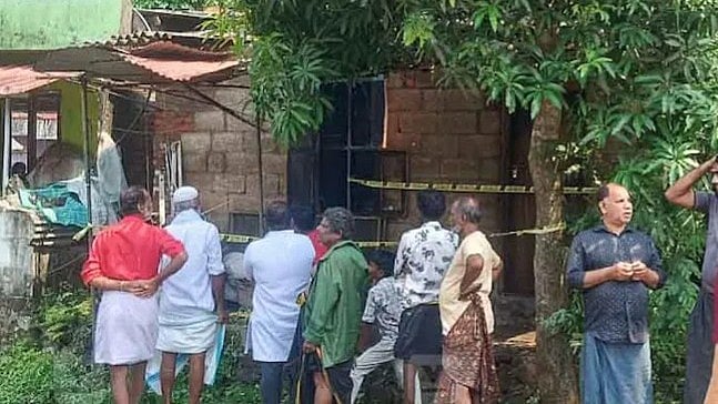 House gutted in Kottayam: കോട്ടയത്ത് വീടിന് തീപിടിച്ച് വീട്ടമ്മ മരിച്ചു; ഭര്‍ത്താവിനും മക്കള്‍ക്കും ഗുരുതര പരിക്ക്