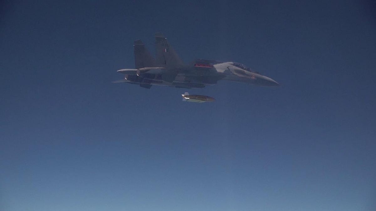 Long Range Glide Bomb: 1000 കിലോ ഭാരം, 100 കിലോ മീറ്റർ പരിധി; ഇന്ത്യയുടെ ​'ഗൗരവ് ബോംബ്' പരീക്ഷണം വിജയകരം, വിഡിയോ