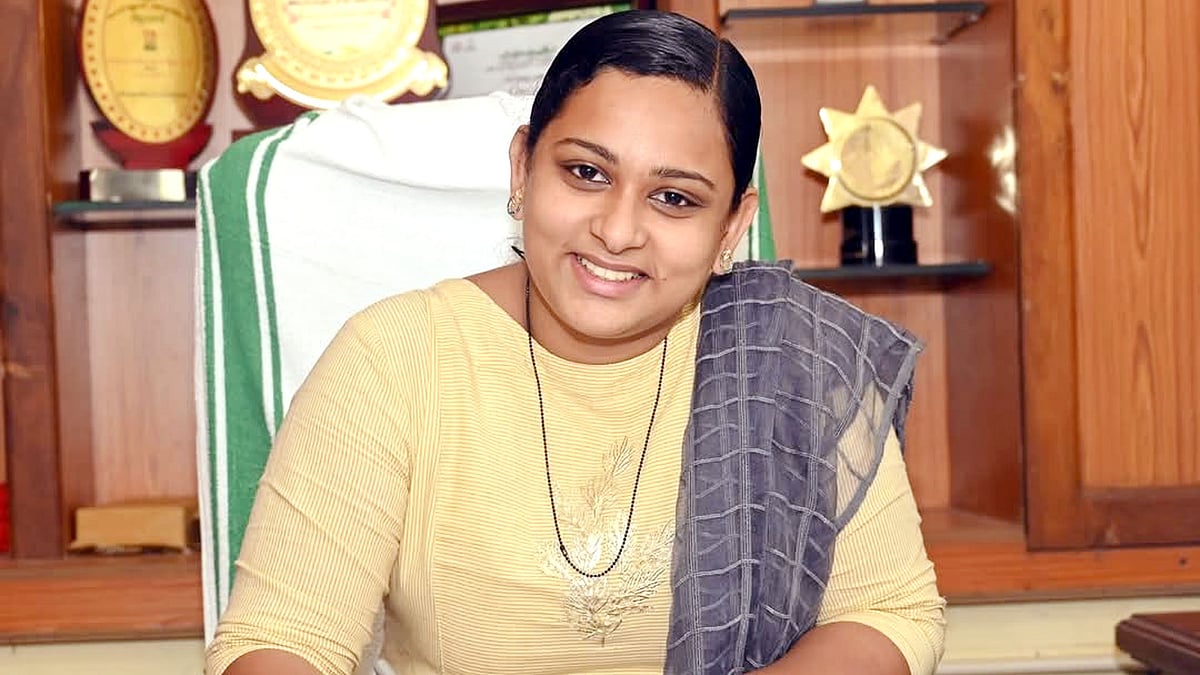 ബിരുദ പഠനം പോലെ 'അധ്യക്ഷ പദവിക്കാലം'; പ്രായം കുറഞ്ഞ പഞ്ചായത്ത് പ്രസിഡന്റെന്ന
ചരിത്ര നേട്ടം; രേഷ്മ മറിയം റോയ് പറയുന്നു