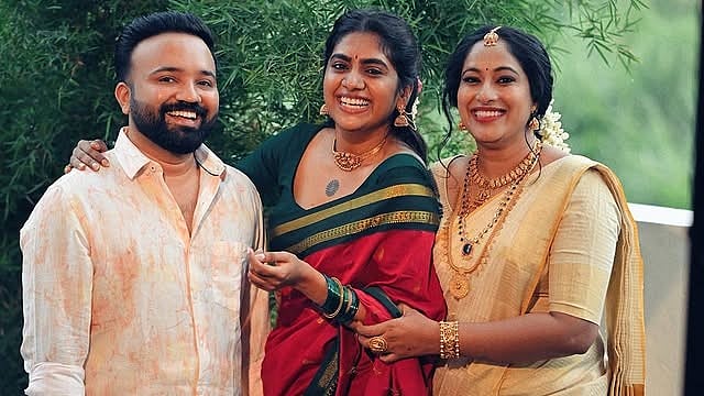 'എന്റെ കണ്ണ് നിറയുന്നുണ്ടെങ്കിലും മനസ് പുഞ്ചിരിക്കുകയാണ്'; സഹോദരിയുടെ വിവാഹ വിശേഷം പങ്കുവച്ച് നിമിഷ
