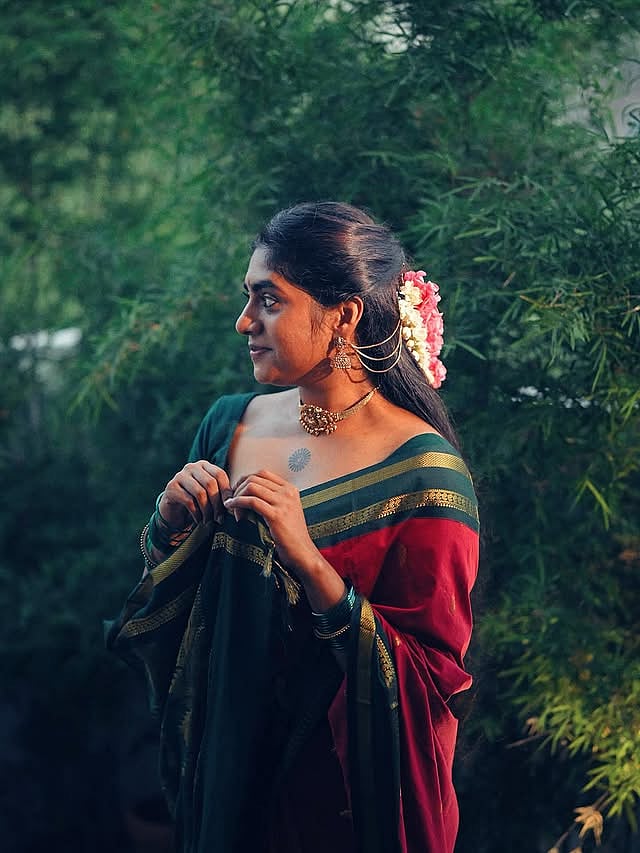 'മിണ്ടാത്തതെന്തേ നാണം വന്നിട്ടോ?'; മനോഹര ചിത്രങ്ങളുമായി നിമിഷ