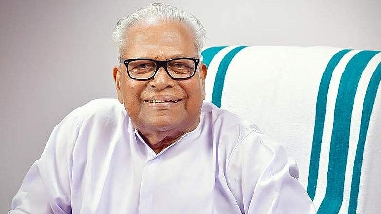 'ഏത് പ്രതിസന്ധിയിലും ചഞ്ചലപ്പെടാതെ പാര്‍ട്ടിയെ മുന്നോട്ടുകൊണ്ടുപോയി'; വിഎസിനെ അനുസ്മരിച്ച് പിണറായി