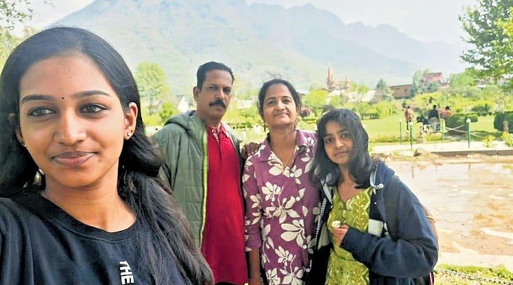  ജീവിതത്തില്‍ ഒരിക്കല്‍ മാത്രമുള്ള അനുഭവം, കശ്മീര്‍ യാത്രയില്‍ നിന്ന് പിന്തിരിയാതെ മലയാളികള്‍