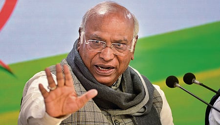 'ഞങ്ങളല്ല, അവരാണ് രാജ്യദ്രോഹികള്‍'; പ്രധാനമന്ത്രിക്ക് മറുപടിയുമായി ഖാര്‍ഗെ