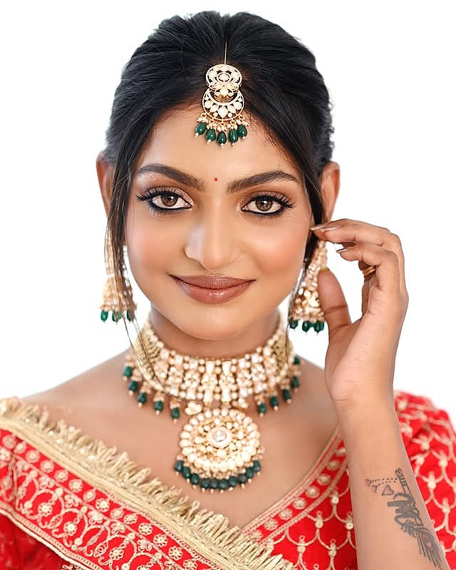 എന്റെ പൊന്നോ എന്തൊരു മാറ്റം! വൻ മേക്കോവറിൽ 'വൈറൽ ​ഗേൾ' മൊണാലിസ