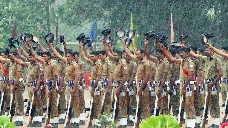 പൊലീസുകാരിലെ ആത്മഹത്യക്ക് കാരണം ജോലി സമ്മര്ദമല്ലെന്ന് പൊലീസ് മേധാവി; വിയോജിച്ച് മനുഷ്യാവകാശ കമ്മീഷന്, 'മനുഷ്യാവകാശം സംരക്ഷിക്കപ്പെടണം'