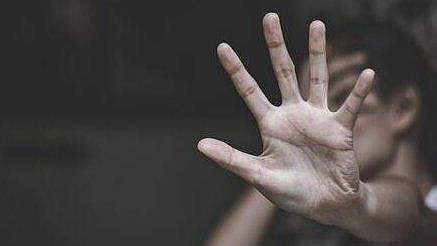 ഐഎഫ്എഫ്‌കെ സ്‌ക്രീനിങ്ങിനിടെ ഹോട്ടലില്‍ വച്ച് കടന്നുപിടിച്ചു;  പ്രമുഖ സംവിധായകനെതിരെ ചലച്ചിത്രകാരി; മുഖ്യമന്ത്രിക്ക് പരാതി