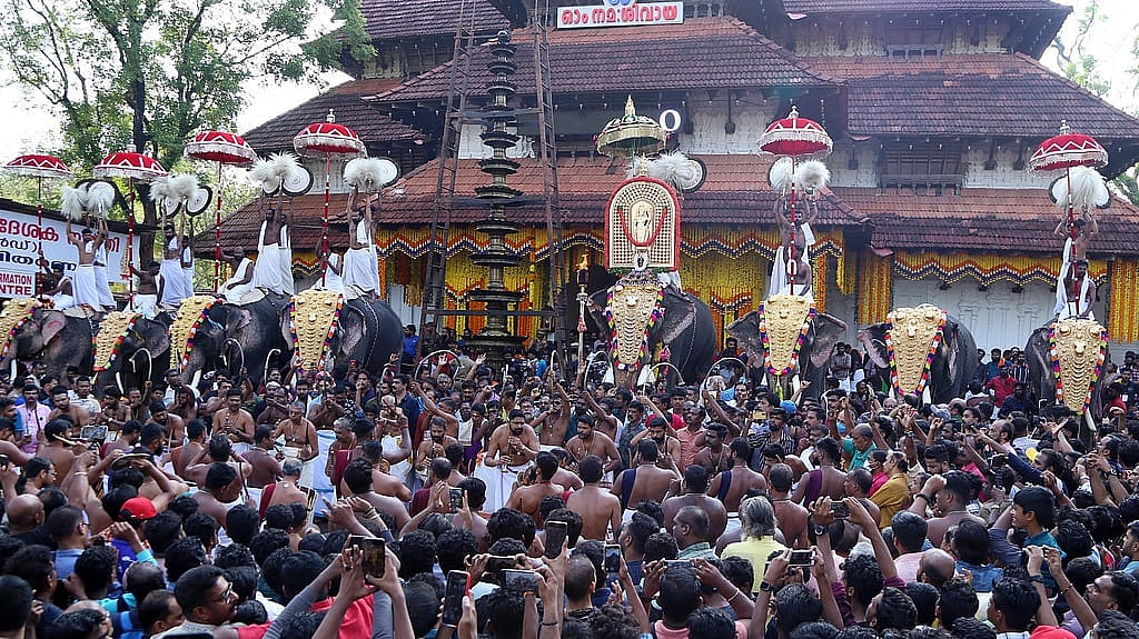 പൂര നഗരിയില്‍ യുവാവിന് അപസ്മാരം, ഗുരുതരാവസ്ഥയില്‍ ആശുപത്രിയില്‍, ആളെ തിരിച്ചറിഞ്ഞിട്ടില്ല 