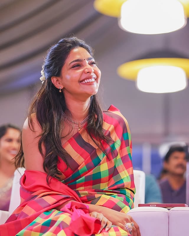 'എന്തൊരു ചേലാണ്'! ഐശ്വര്യ ലക്ഷ്മിയുടെ ചിത്രങ്ങൾ വൈറൽ