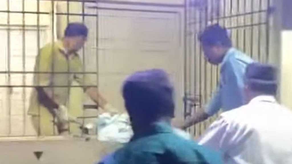 അപകടകാരണം ഷോര്‍ട്ട് സര്‍ക്യൂട്ട്? അടിമാലിയില്‍ 
വീടിന് തീപിടിച്ചുണ്ടായ അപകടത്തില്‍ മൂന്ന് മൃതദേഹങ്ങള്‍ കൂടി കണ്ടെത്തി