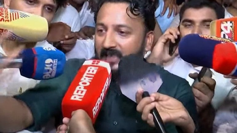 രാഹുൽ മാങ്കൂട്ടത്തിലിന്റെ അ​തി​ജീ​വ​ന യാത്രക്കിടെ സംഘർഷം, യൂ​ത്ത് കോ​ൺ​ഗ്ര​സ് - സി​പി​എം പ്ര​വ​ർ​ത്ത​ക​ർ ഏ​റ്റു​മു​ട്ടി