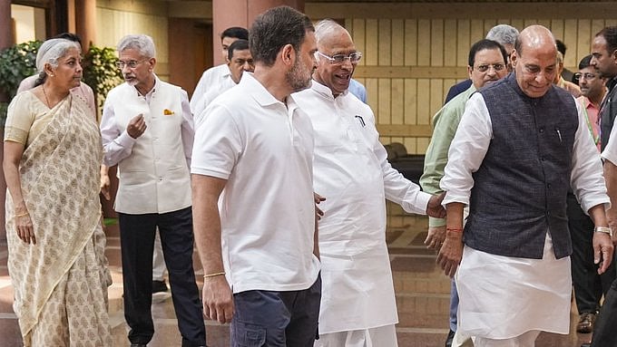 പാക് ഭീകരത ലോകത്തെ അറിയിക്കും;   ഇന്ത്യന്‍ പ്രതിനിധി സംഘം വിവിധ രാജ്യങ്ങളിലേക്ക്; നയിക്കാന്‍ തരൂര്‍