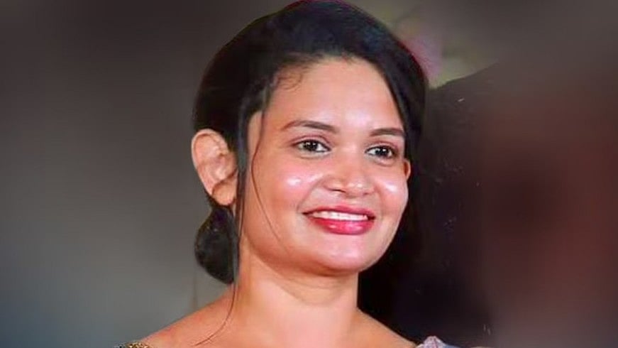 ഭര്‍ത്താവിനൊപ്പം ബൈക്കില്‍ സഞ്ചരിക്കവേ അപകടം, ലോറിയ്ക്കടിയില്‍പ്പെട്ട് യുവതി മരിച്ചു