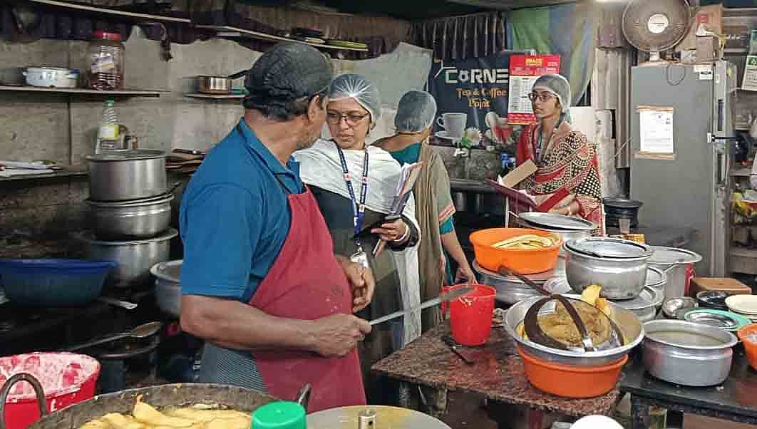 സംസ്ഥാനത്തെ ഹോട്ടലുകളില്‍ ഭക്ഷ്യ സുരക്ഷാ പരിശോധന, 82 സ്ഥാപനങ്ങള്‍ പൂട്ടിച്ചു